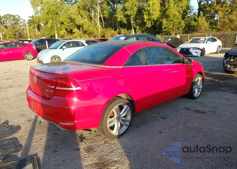 2013 Volkswagen Eos Executive z USA, uszkodzony, nr VIN WVWFW8AH0DV002271